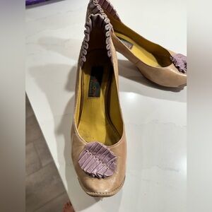 Elegant Women's Beige pumps